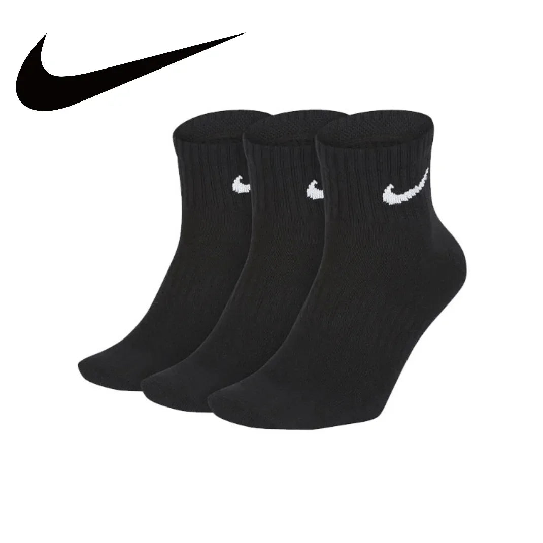 NIKE Lightweight Quick-Dry Training Socks - 3 Pairs of Ultimate Comfort & Support