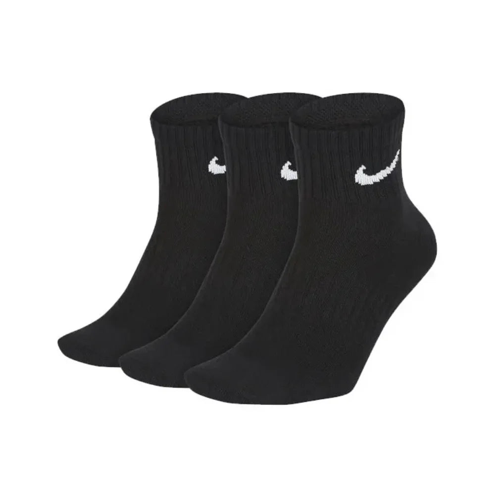 NIKE Lightweight Quick-Dry Training Socks - 3 Pairs of Ultimate Comfort & Support